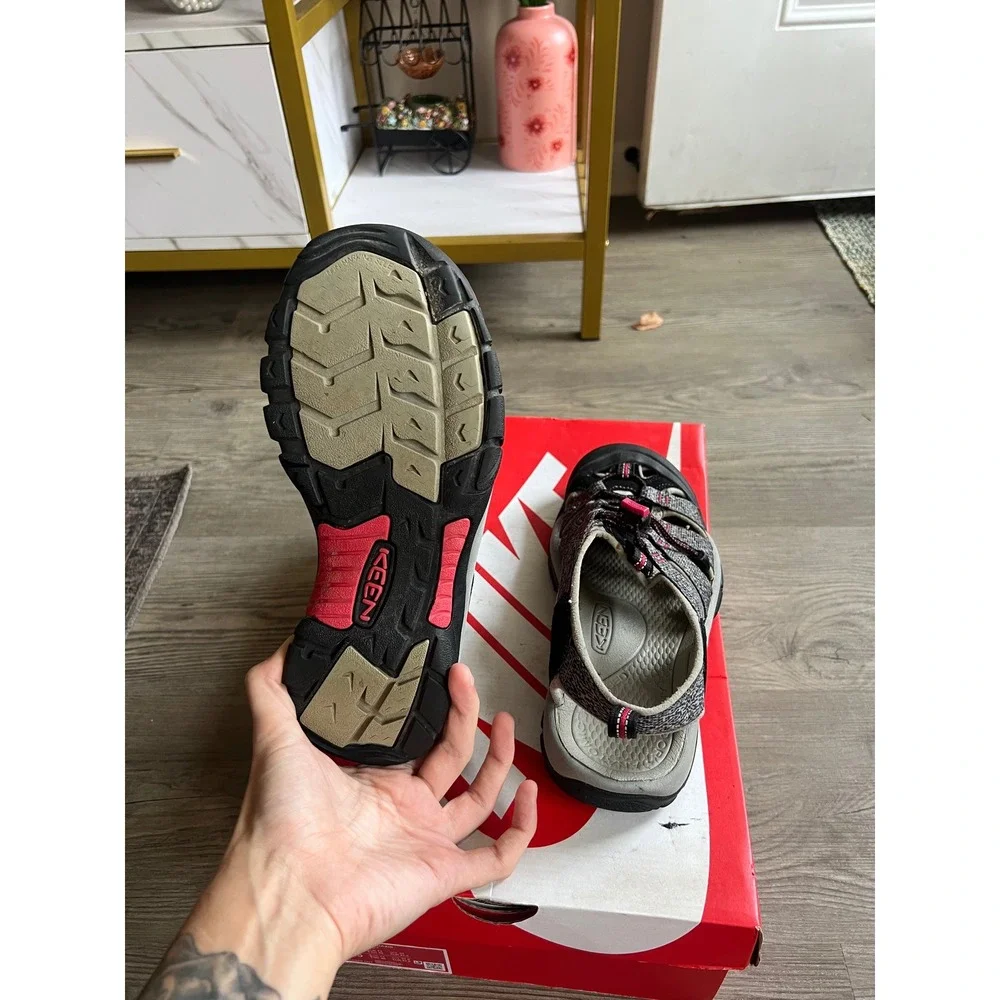 KEEN Newport H2 Sandals Women's Size 9 Gray Pink Waterproof Trail Hiking Shoes